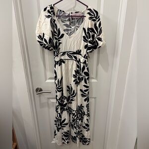NWT White Closet Elements Black and ivory tropical print midi Dress- S